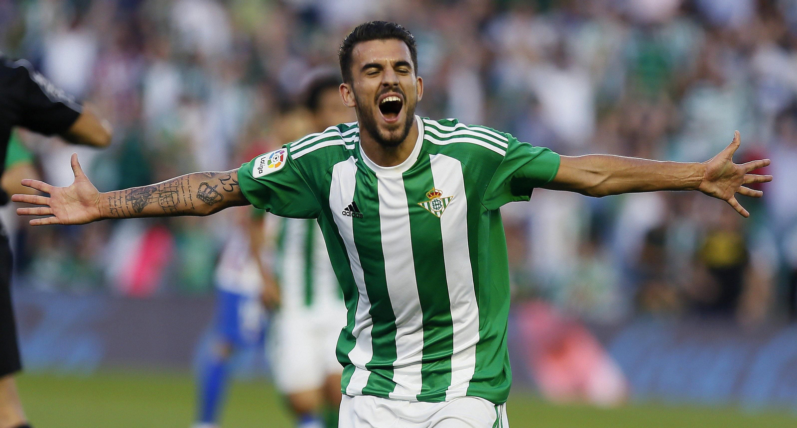 Dani Ceballos festeja un gol en su etapa en el Betis.