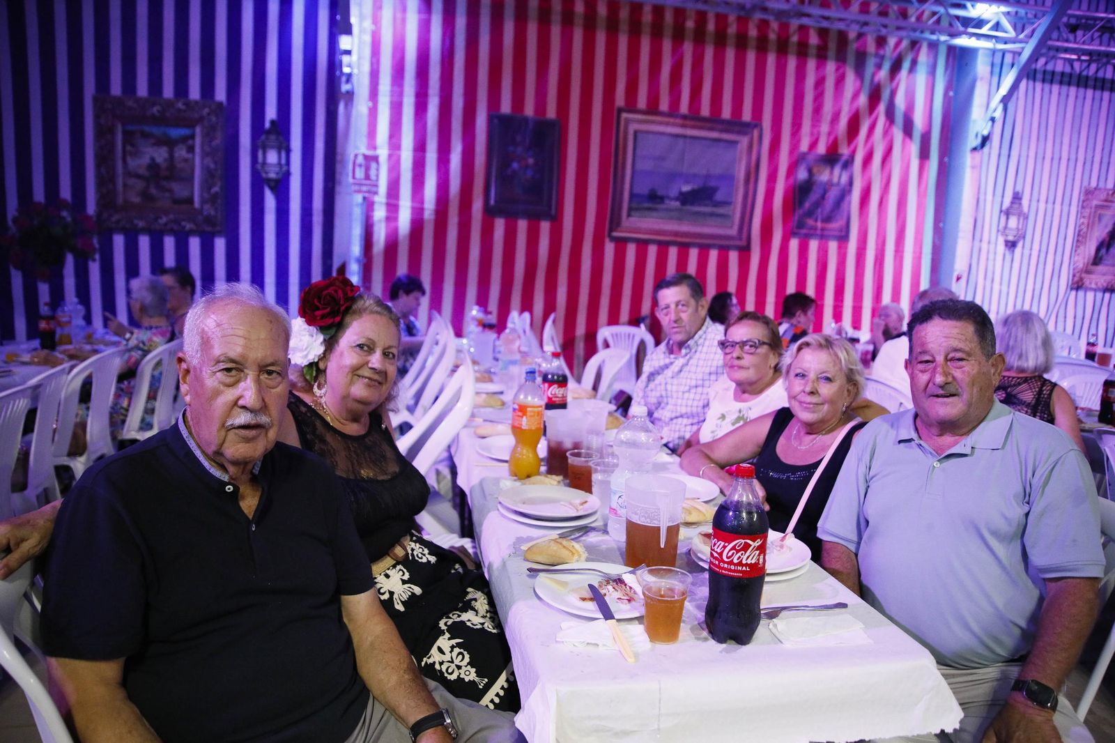 Las mejores imágenes del homenaje a los mayores en la caseta municipal de Almería