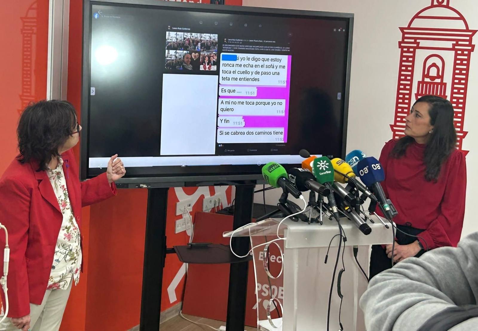 Isabel Beneroso y Rocío Arrabal, en la rueda de prensa en la que denunciaron los mensajes de WahtsApp.