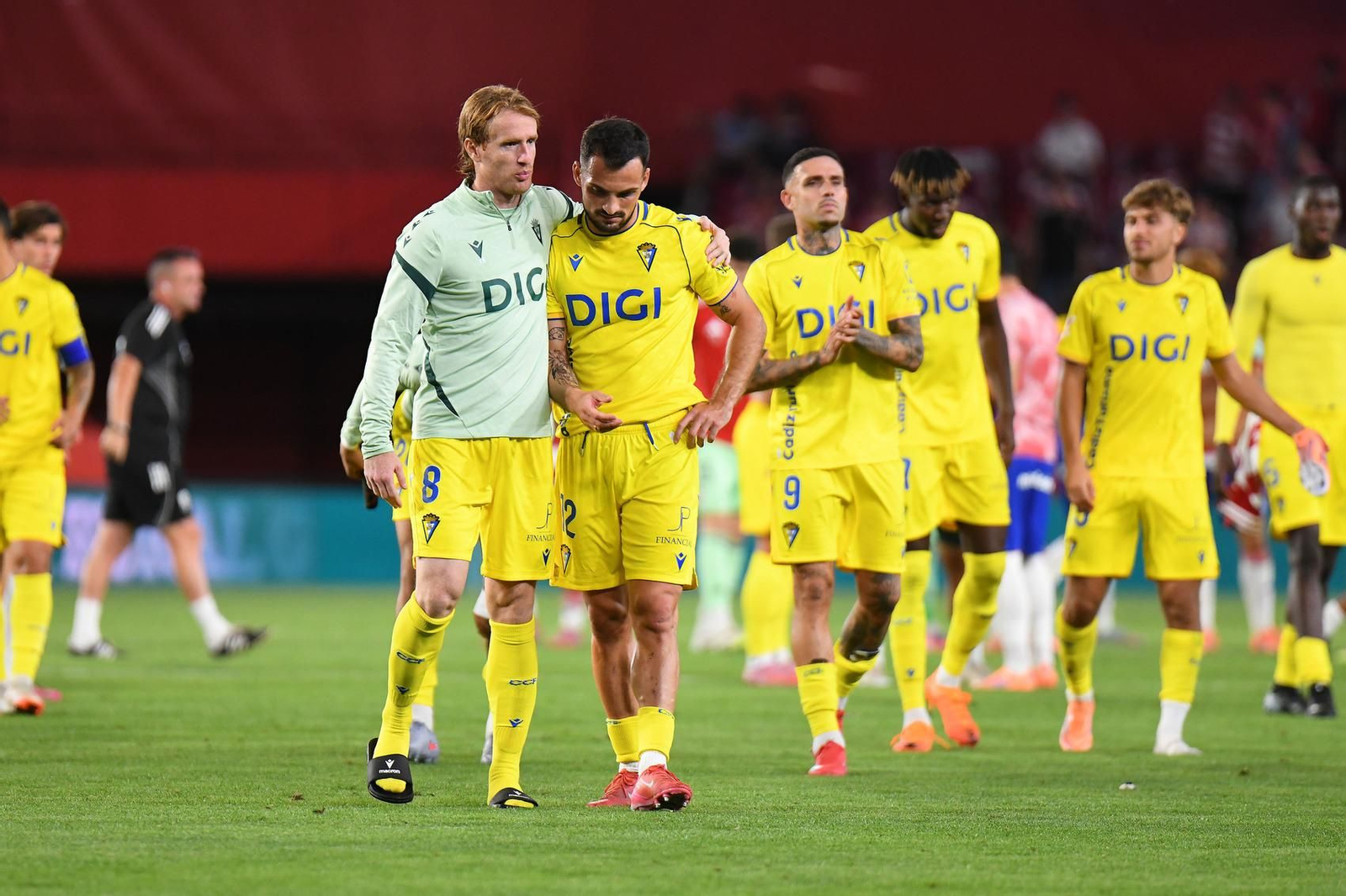 Macron acompaña al club desde hace cuatro años.