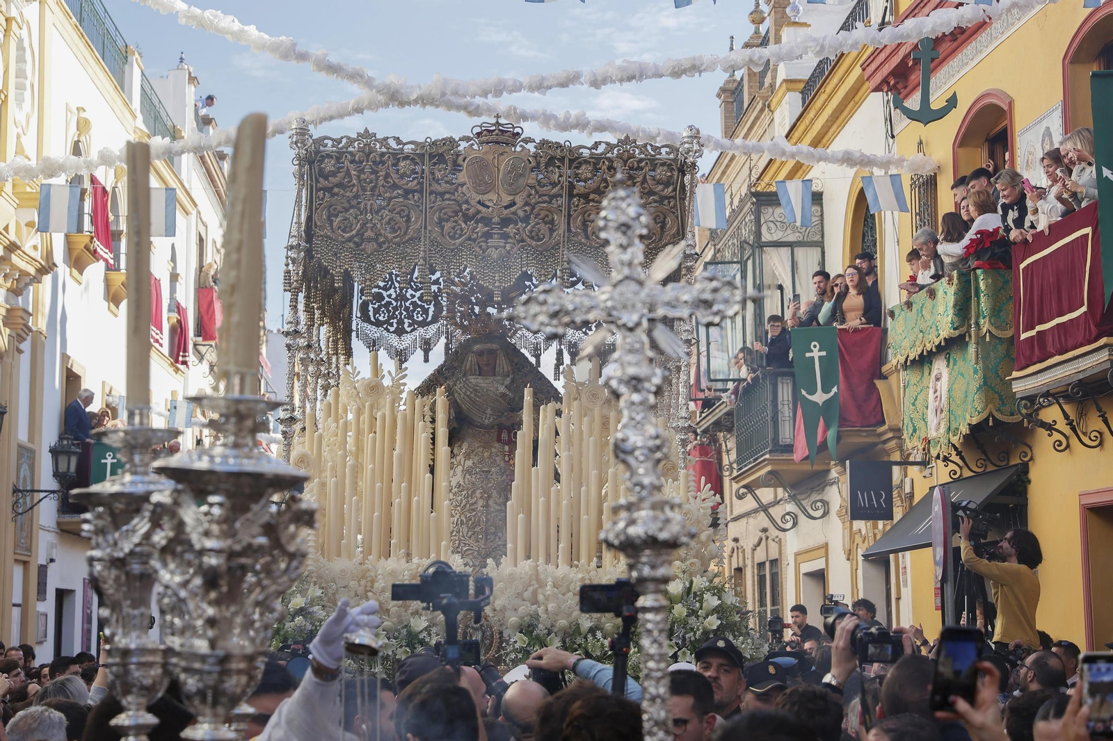 Las imágenes del traslado de la Esperanza de Triana a la Catedral