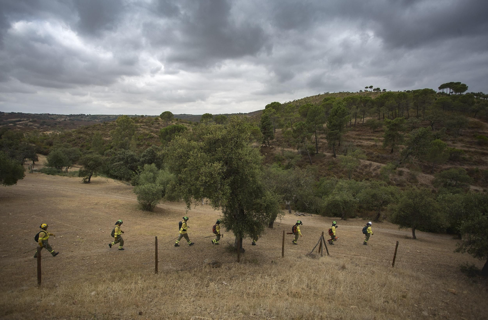 Ejercicio contra incendios en la base Brica de Madroñalejo, en Aznalcóllar