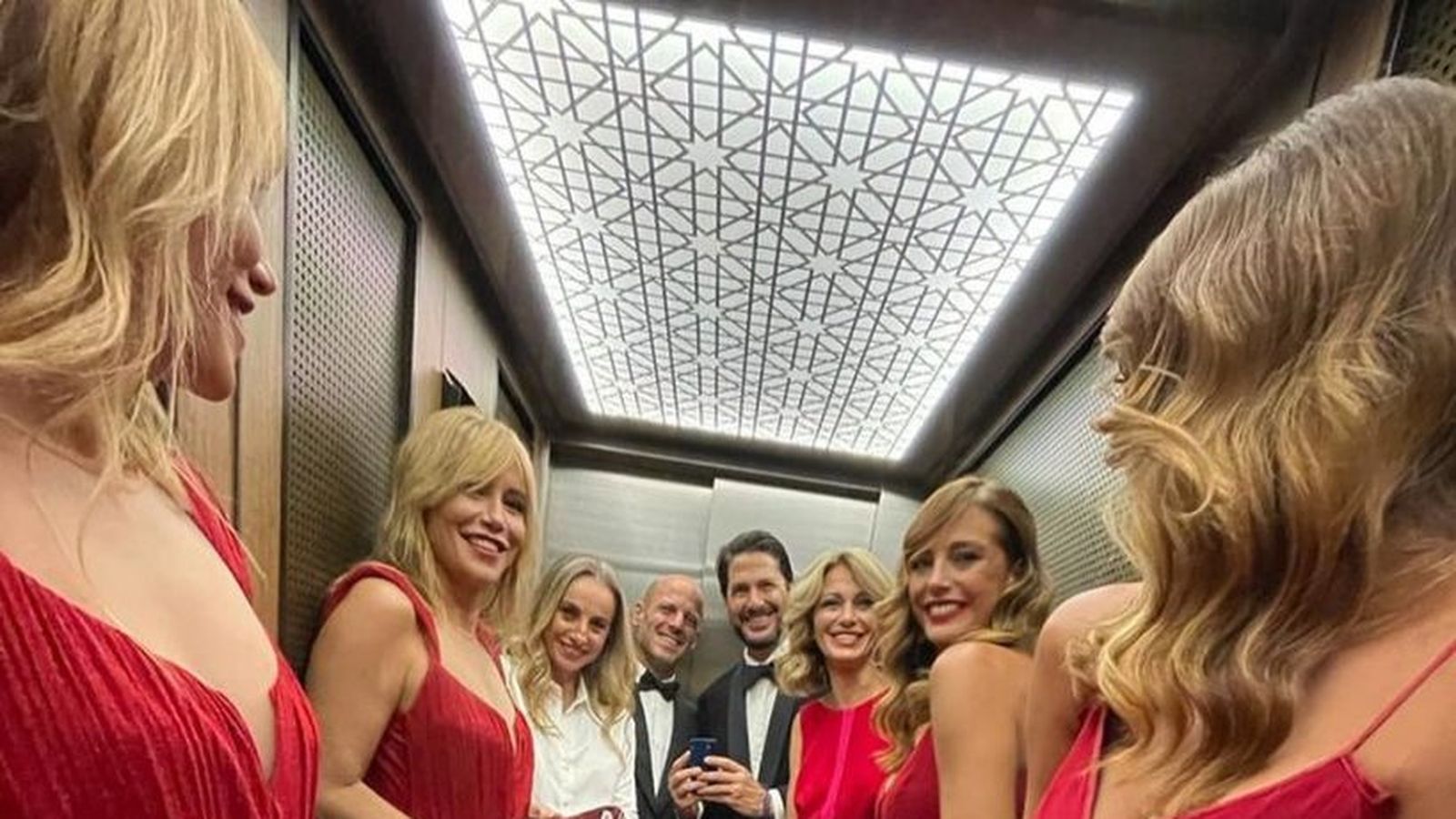 Íñigo Afán de Ribera junto a Susanna Griso en una foto con otros amigos compartida en las redes por la periodista