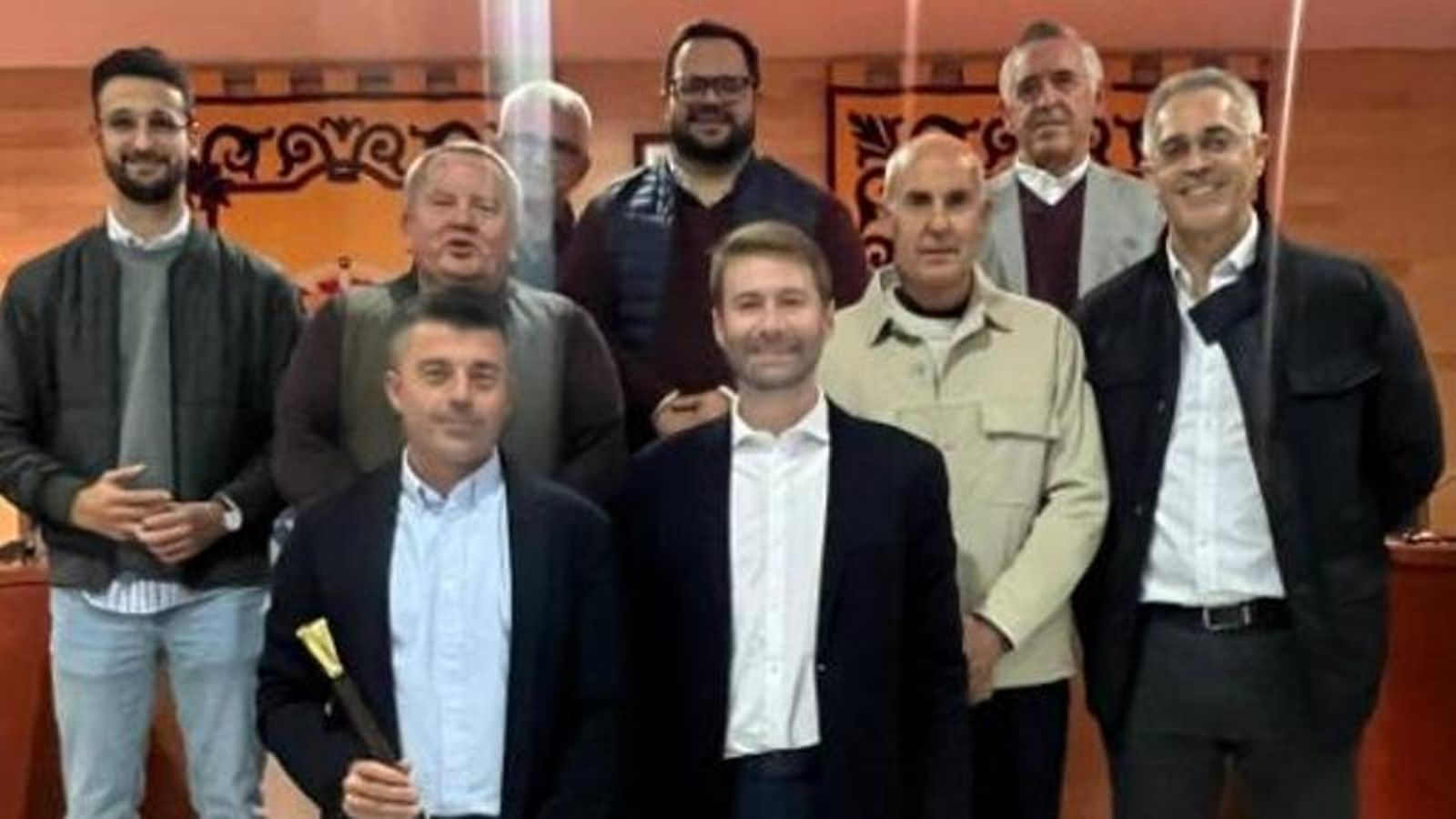 José Manuel López, arropado por miembros de su equipo de gobierno y alcaldes de la comarca.