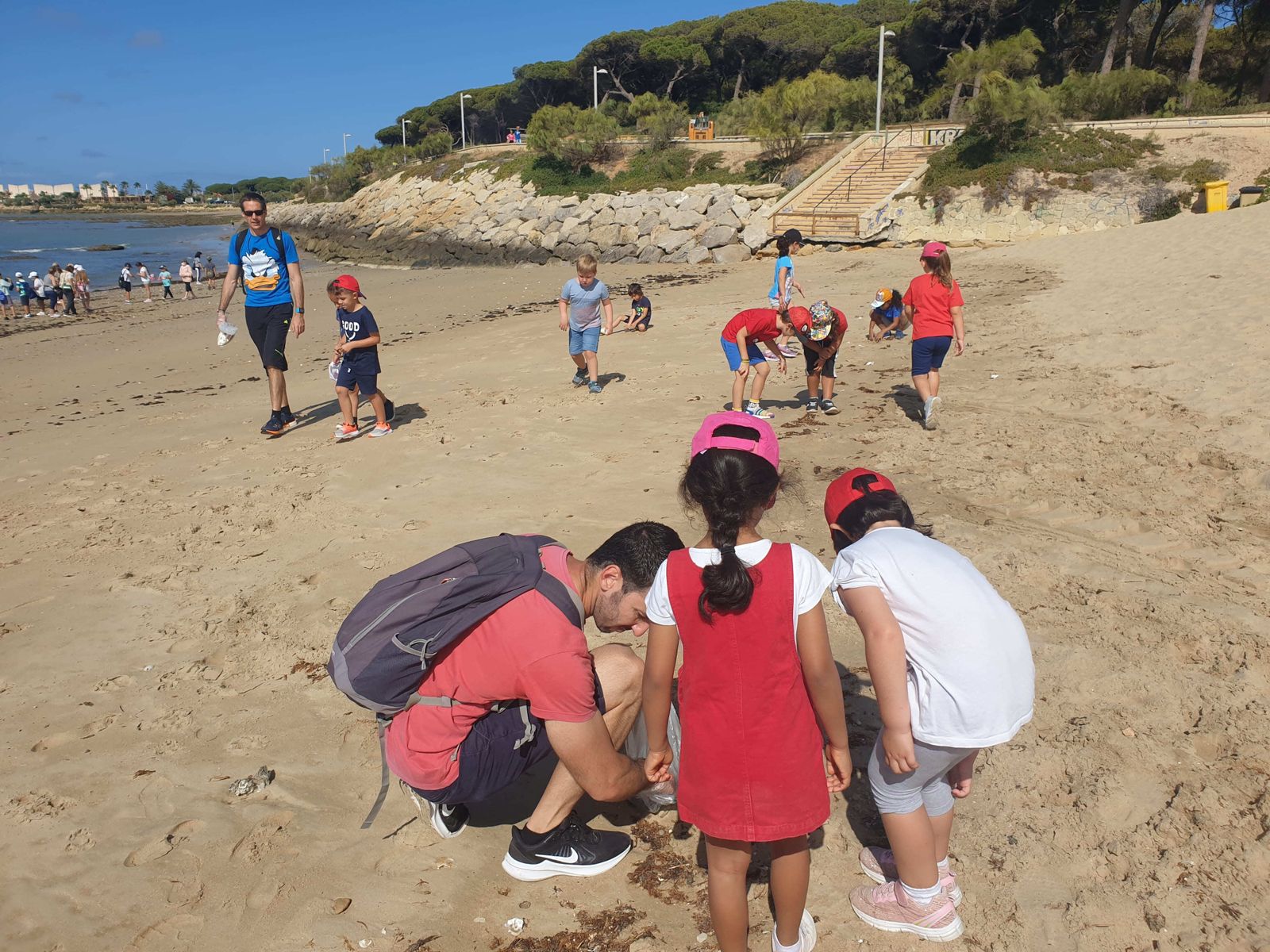 Una imagen de la limpieza llevada a cabo en La Puntilla.