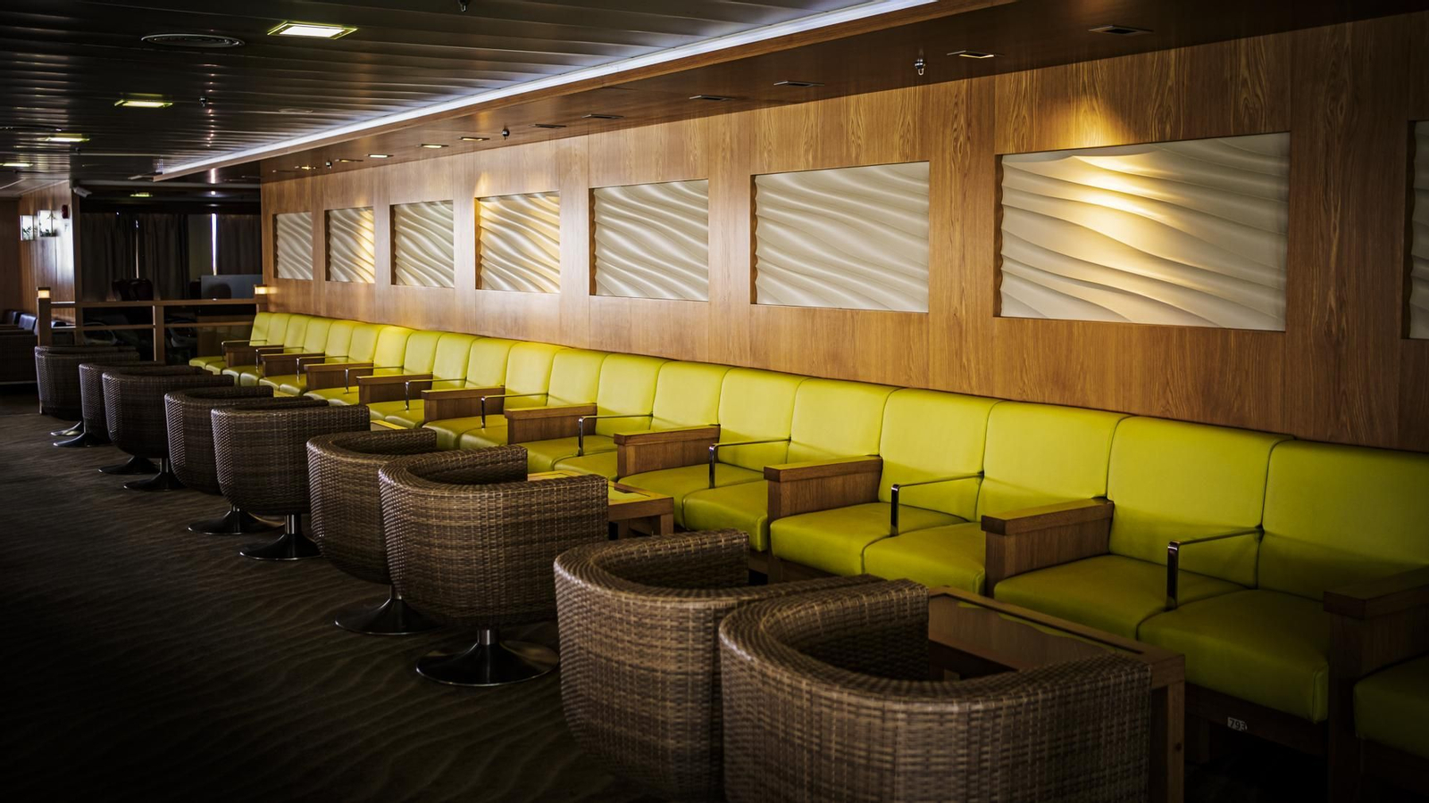 Interior del superferry 'Volcán de Tinamar'.
