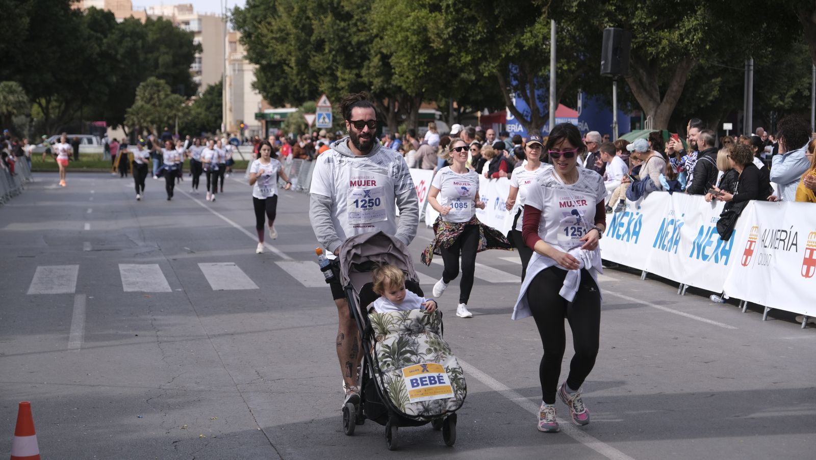 Imágenes de la Carrera de la Mujer 2023 en Almería