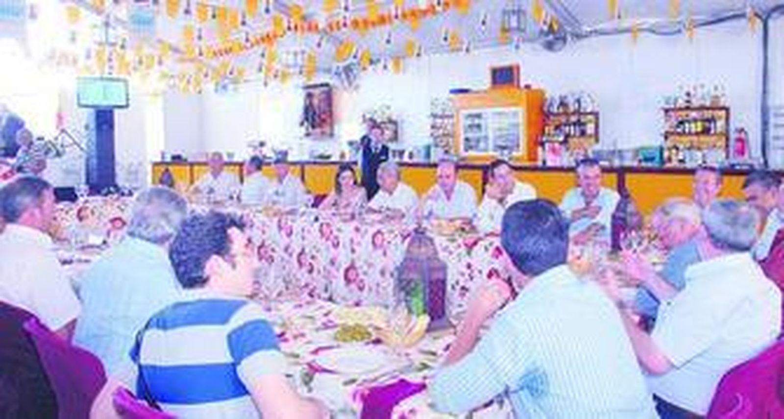 El delegado provincial de Turismo, Comercio y Deporte, Manuel González Piñero, almorzó con Acosafe.