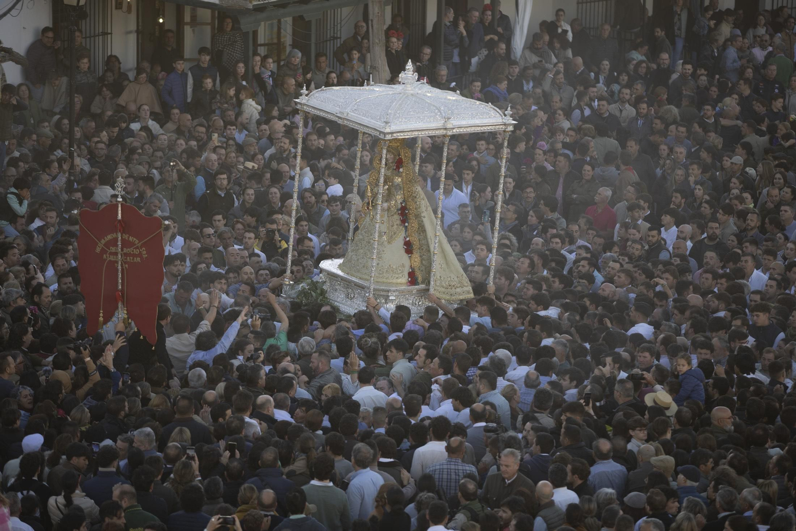Las mejores imágenes de la procesión de la Virgen del Rocío en la aldea