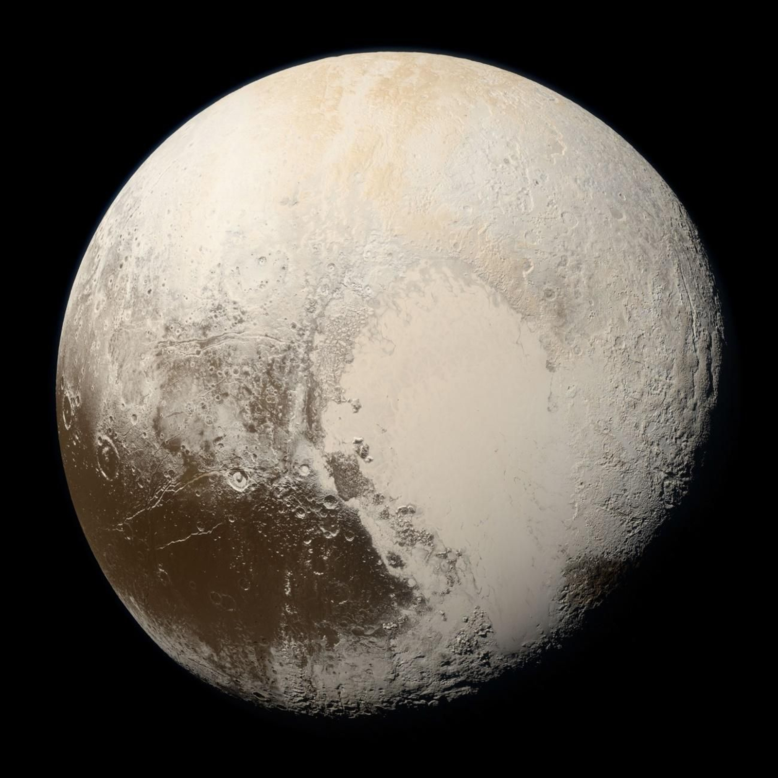 Imagen de Plutón tomada por la sonda New Horizons el 14 de julio de 2015, en la que se puede observar el corazón brillante de Plutón, rico en nitrógeno y metano Imagen de Plutón tomada por la sonda New Horizons el 14 de julio de 2015, en la que se puede observar el corazón brillante de Plutón, rico en nitrógeno y metano