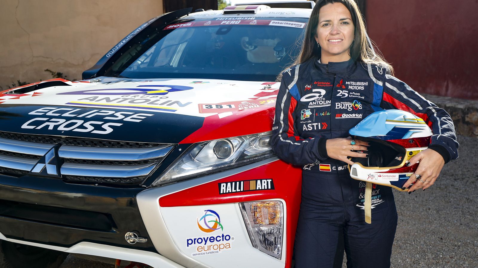Cristina Gutiérrez y su Mitsubishi del Dakar.
