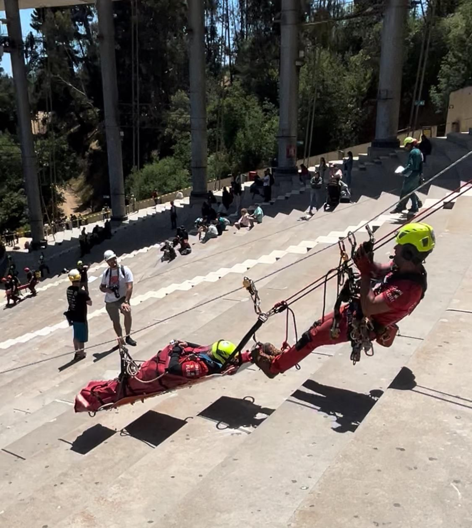 Las maniobras de descenso final por tirolina fueron muy aplaudidas.