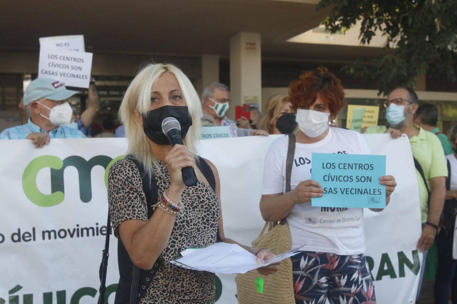 El encierro para exigir la apertura de los centros cívicos de Córdoba, en imágenes