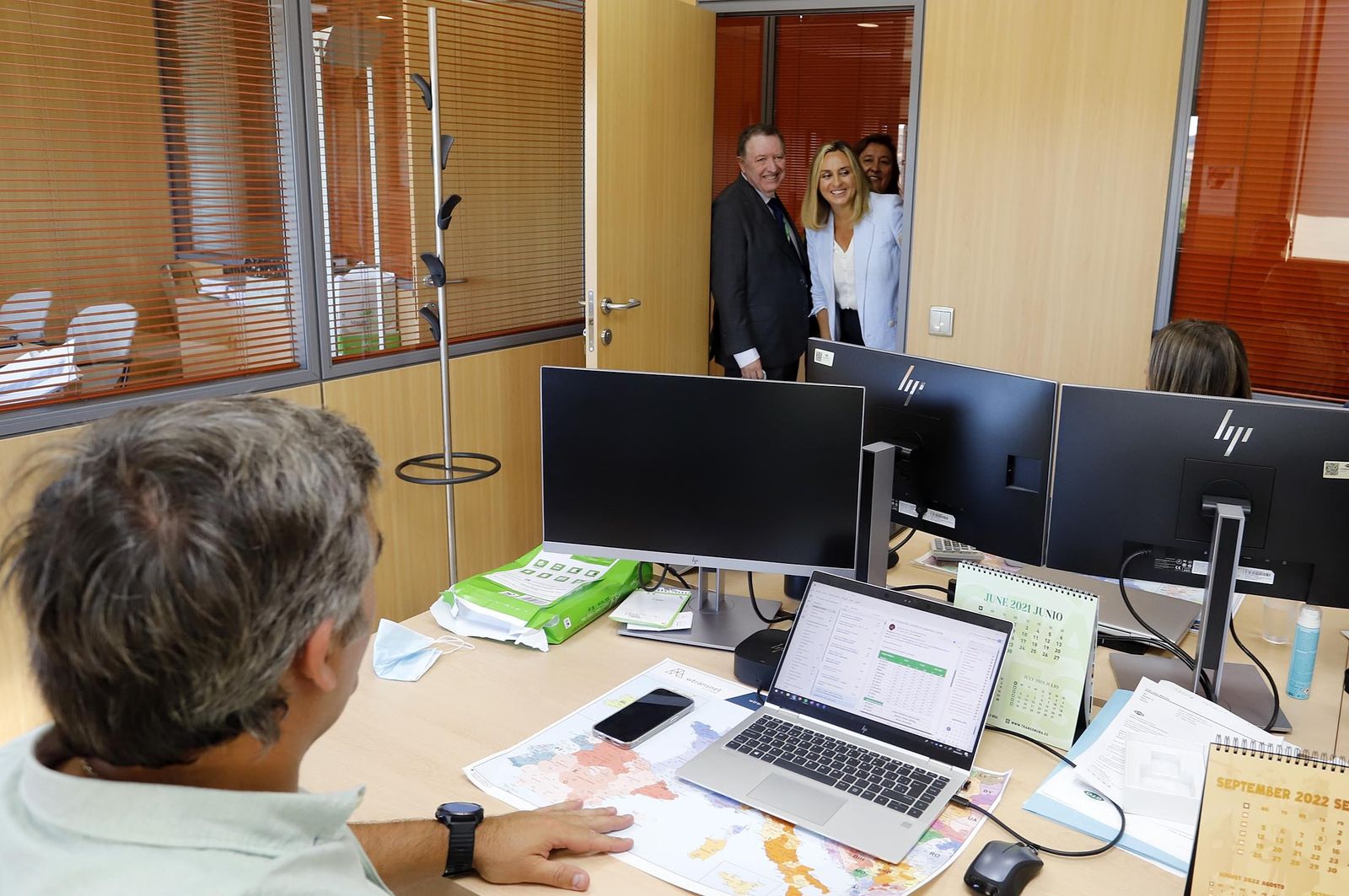 Imágenes de la visita de la consejera Marifrán Carazo a la empresa GTO en Niebla