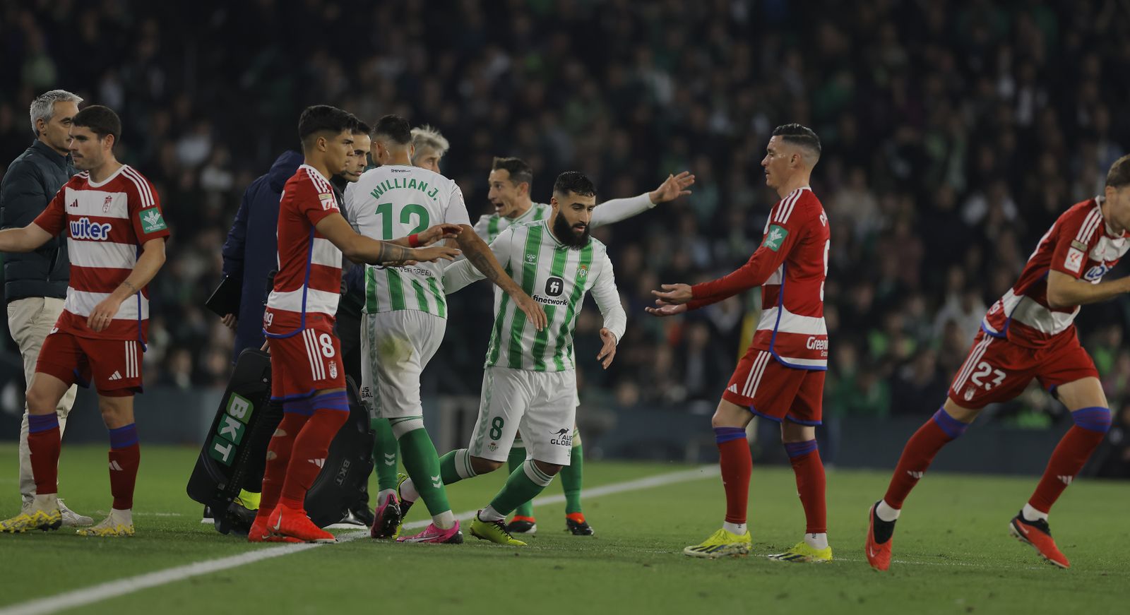 Fekir entra en lugar de Willian José en el partido ante el Granada.