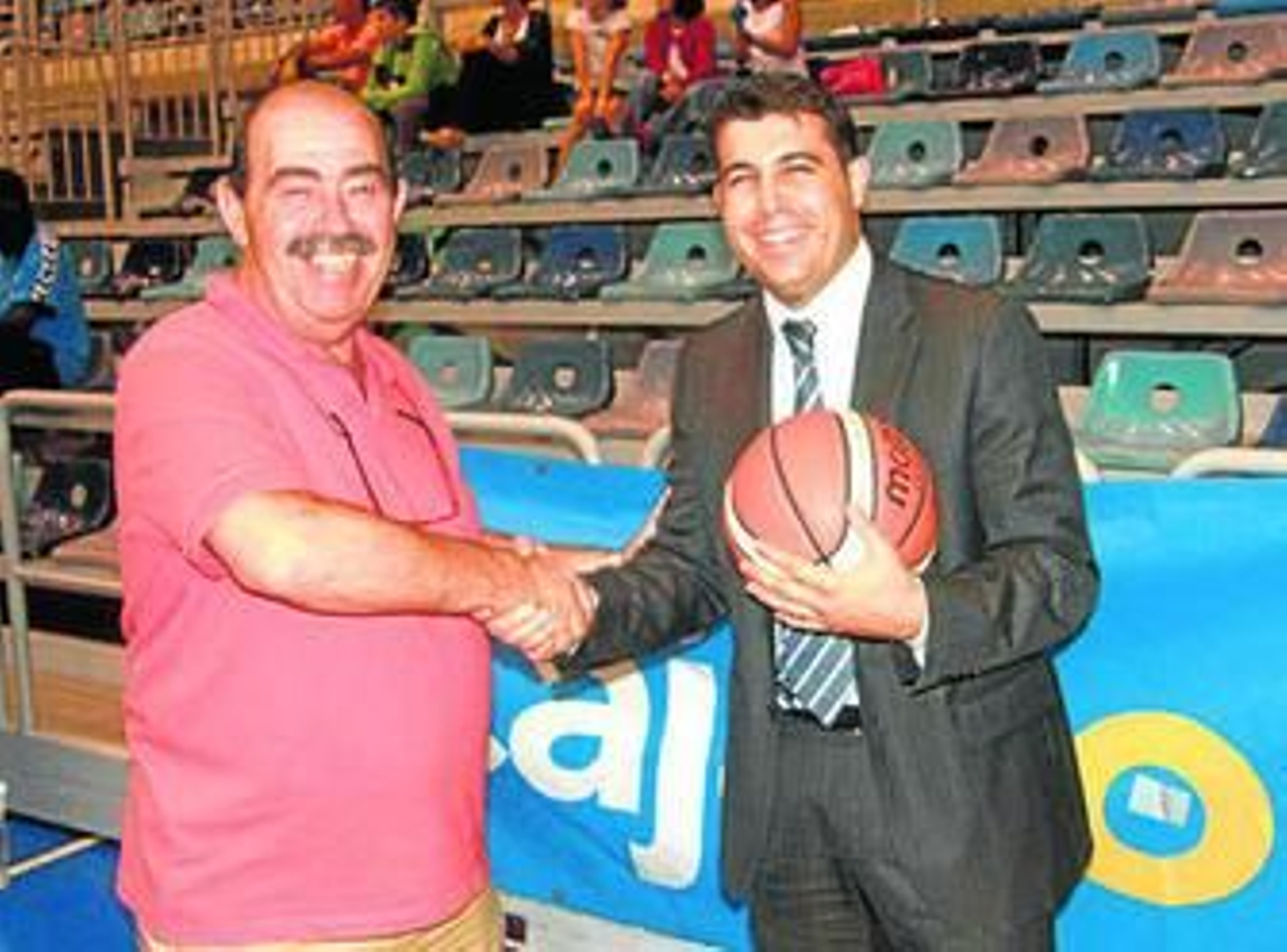 Sergio Parra (derecha) destaca la gran labor que están haciendo Luis Ricca (izquierda) y Juan Ramón López. Sergio Parra (derecha) destaca la gran labor que están haciendo Luis Ricca (izquierda) y Juan Ramón López.