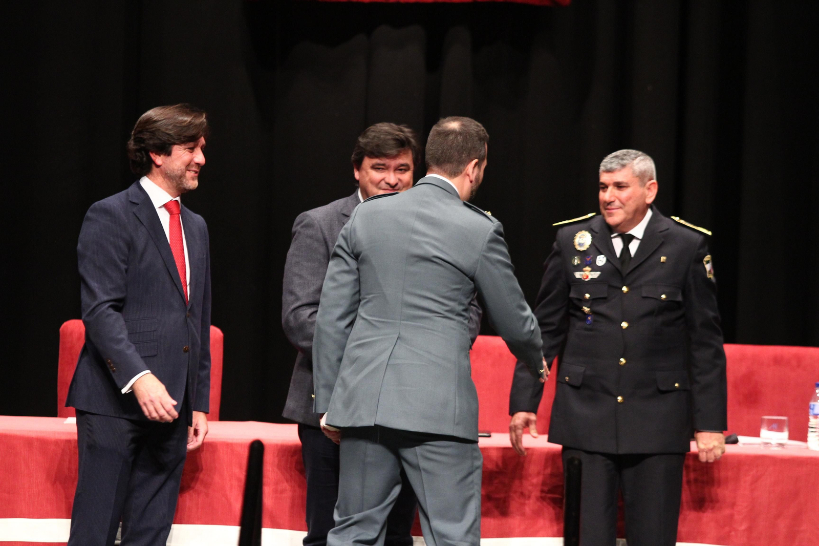 La policía Local entrega las medallas en el día de su patrón