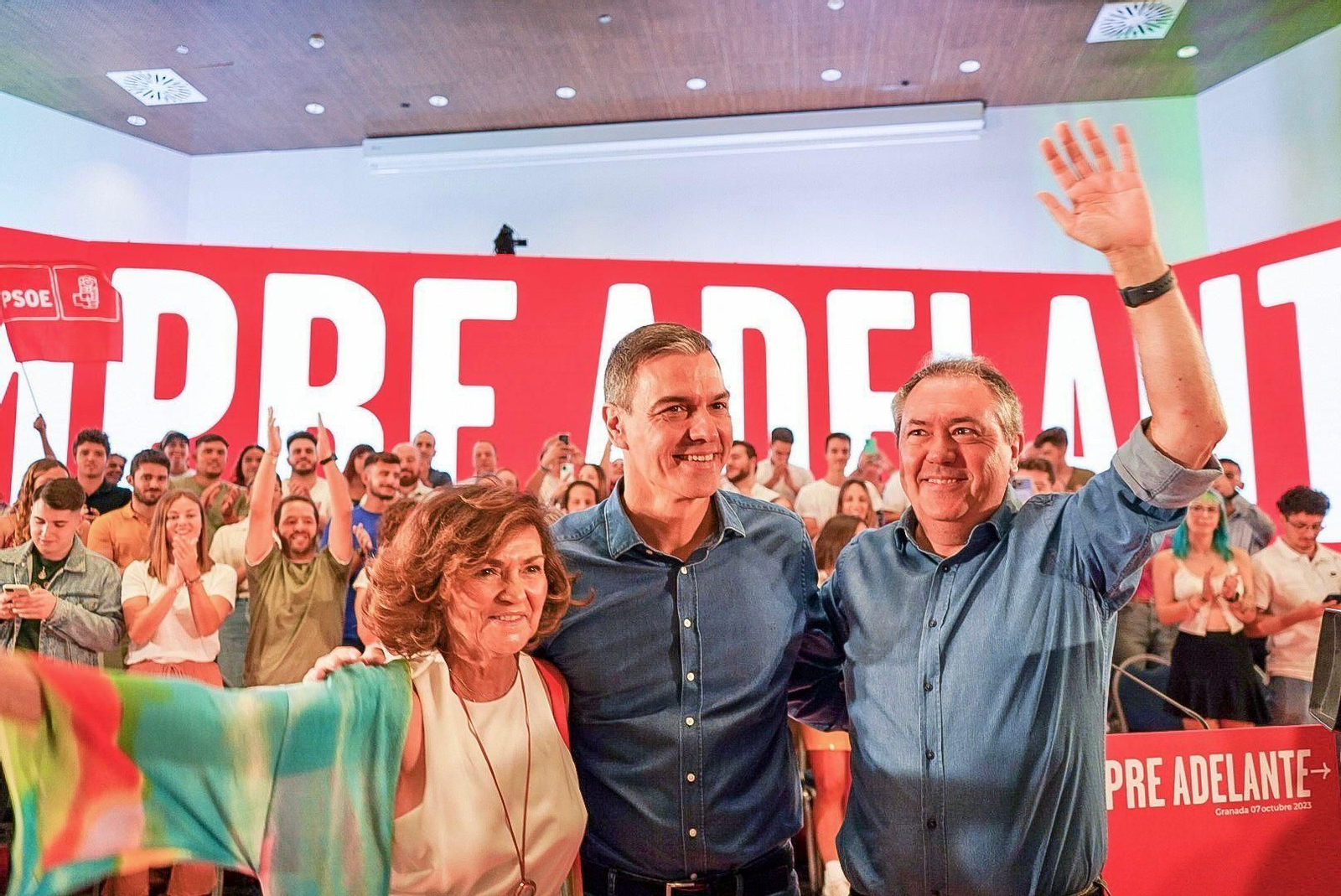 Las mejores imágenes del primer mitin de Pedro Sánchez tras recibir el encargo de formar gobierno por parte del Rey