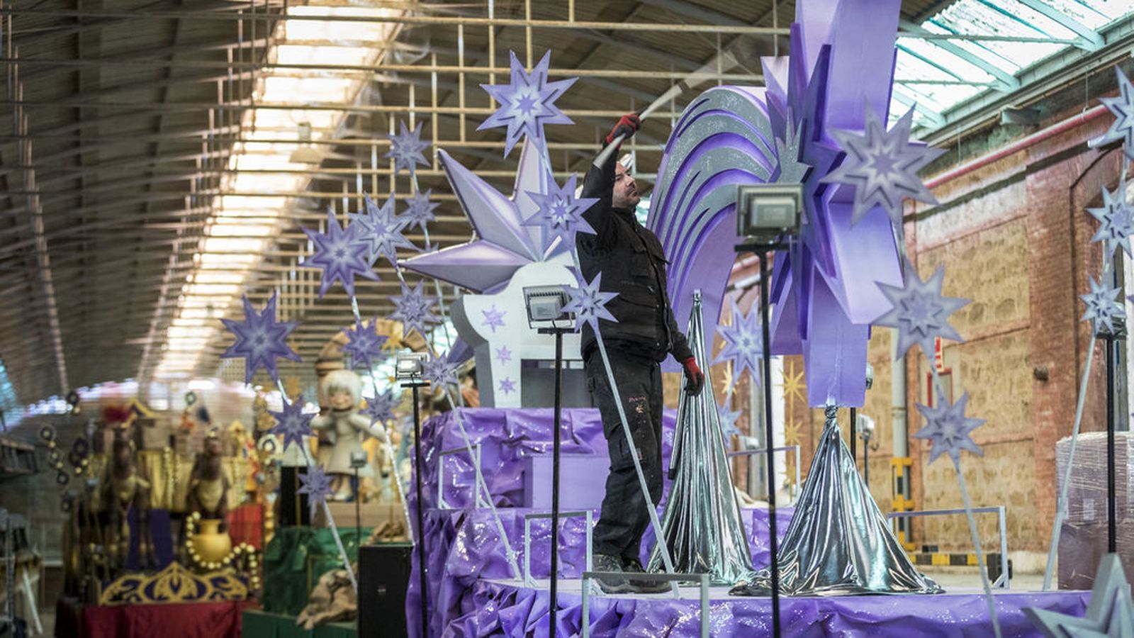 Preparativos de las carrozas de la Cabalgata de Reyes Magos 2019