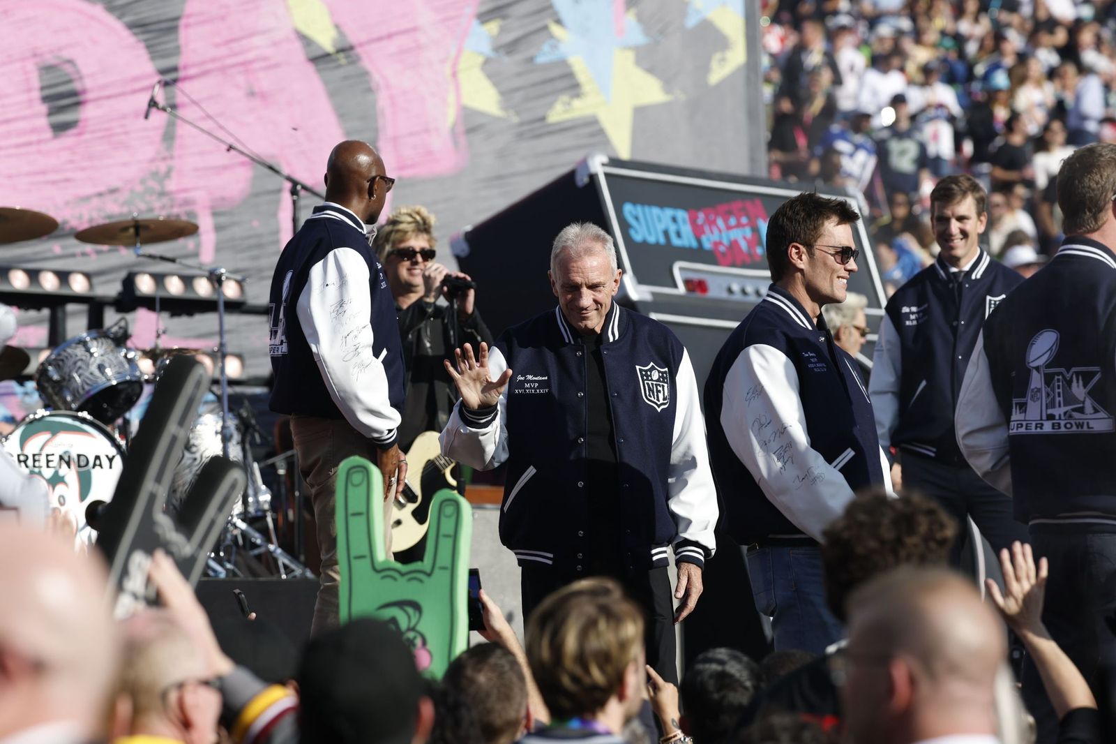 Las mejores fotos de la Super Bowl con la actuación de Bad Bunny