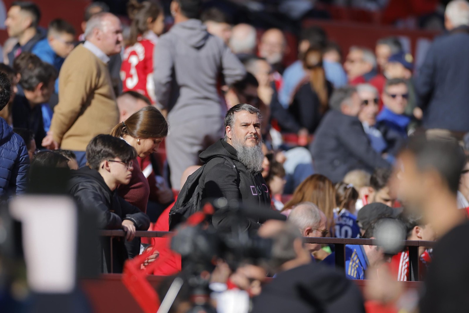 Búscate en las fotos del Sevilla - Oviedo