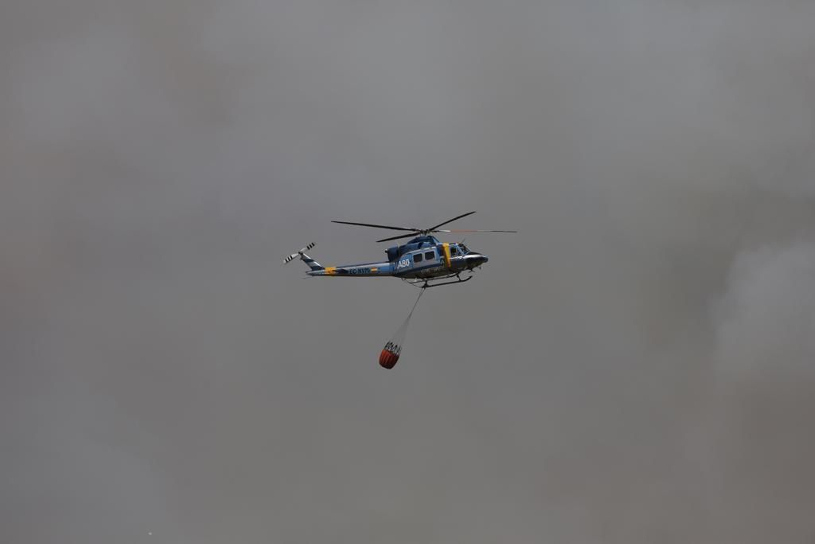 Las imágenes de los medios aéreos y terrestres en las labores de extinción del incendio de Pujerra este jueves Las imágenes de los medios aéreos y terrestres en las labores de extinción del incendio de Pujerra este jueves