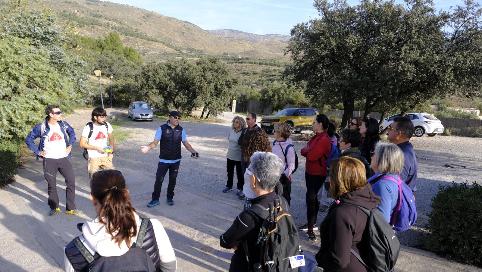 Limpieza y senderismo por la Alpujarra, en imágenes
