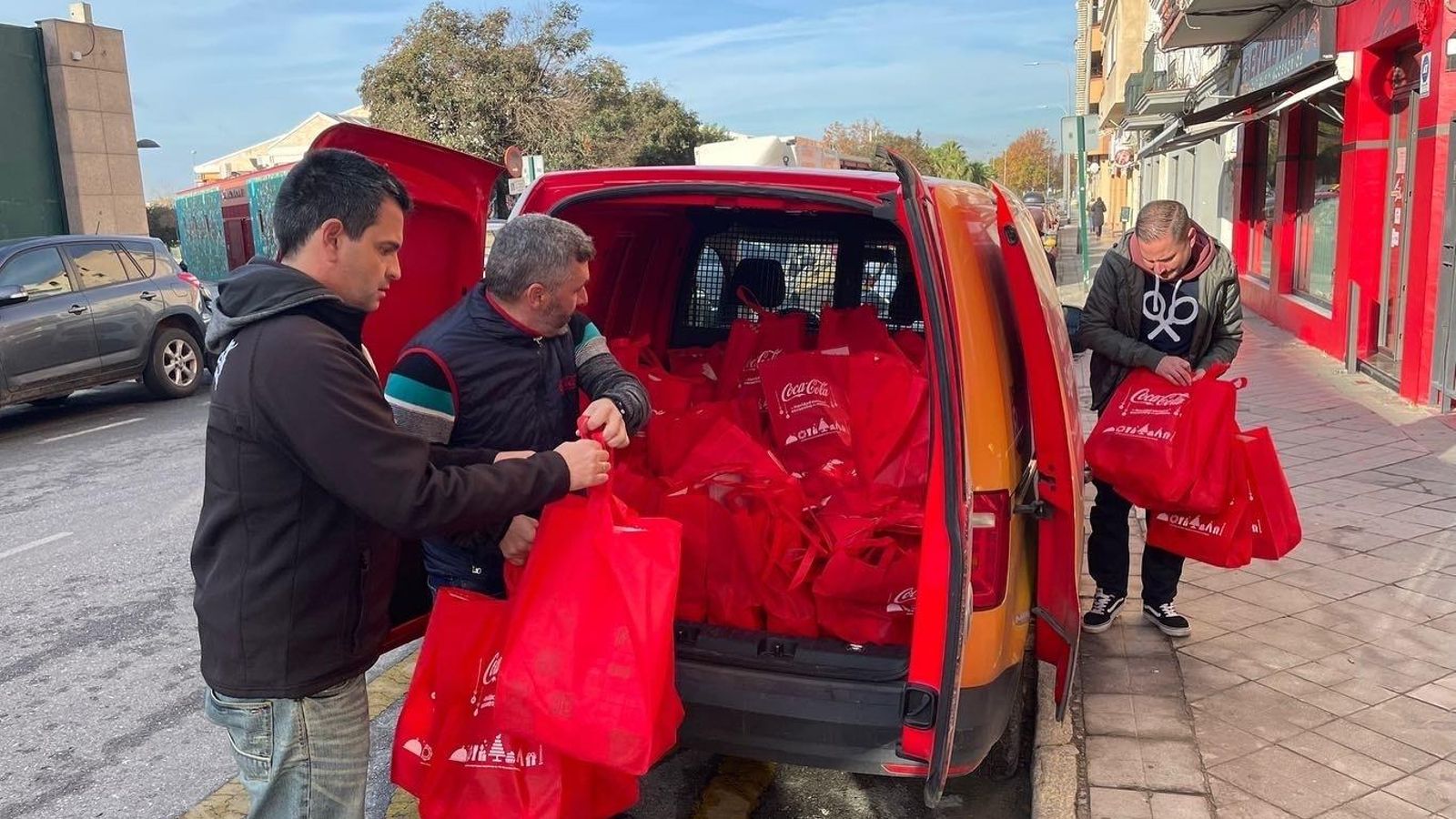 La Escuela de Solidaridad, la Cruz Roja y Catering Aitor, llevarán alegría a los más necesitados en esta Navidad.