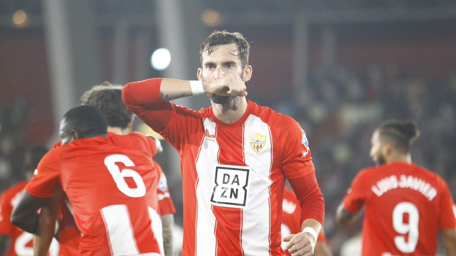 Baptistao ya suma 5 goles, rebasa a Arribas (4) y se convierte en el mejor escudero de Suárez