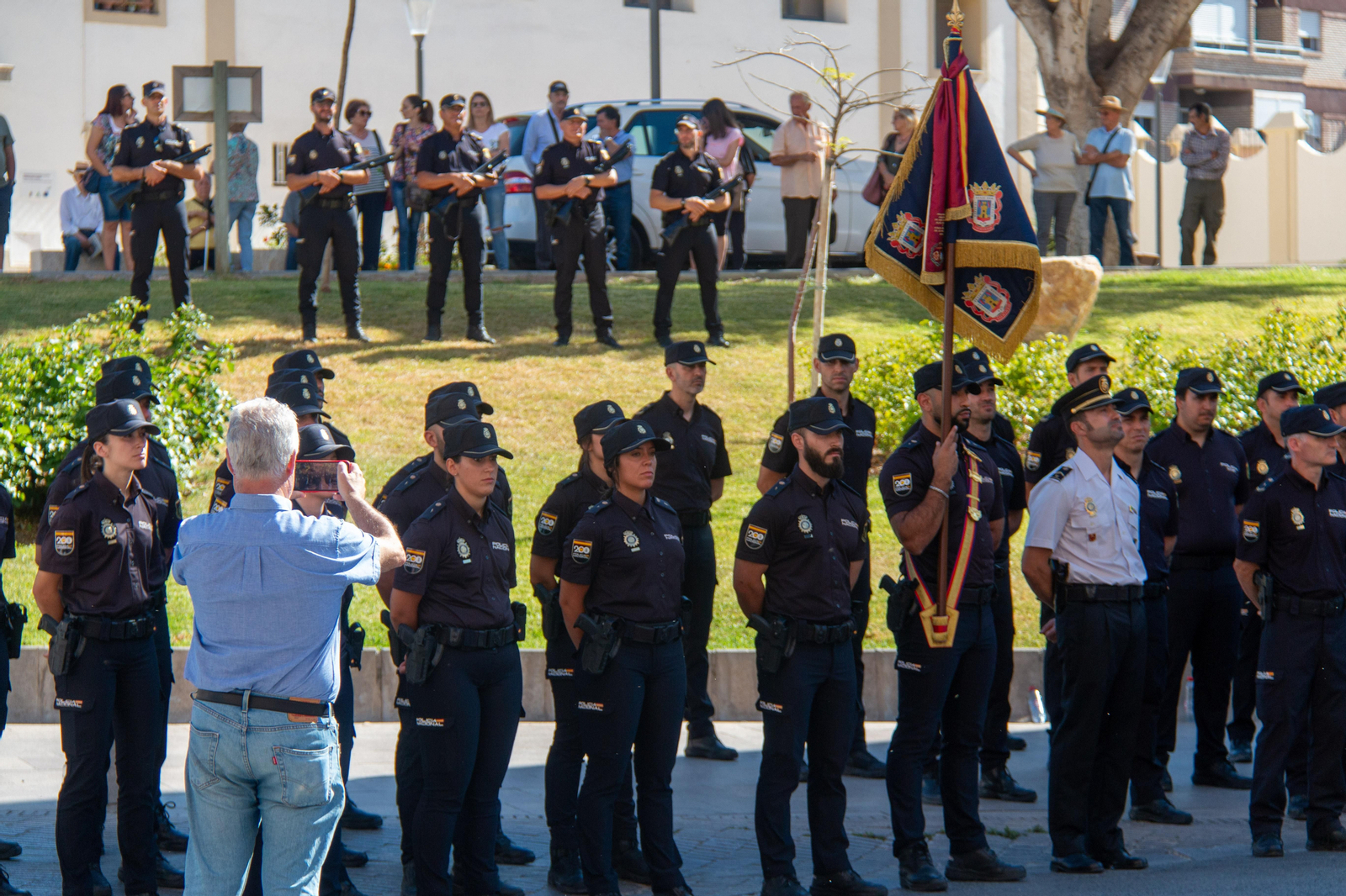 Así ha sido el acto de la dedicación nominativa de la fuente de la Avenida Salobreña a la Policía Nacional
