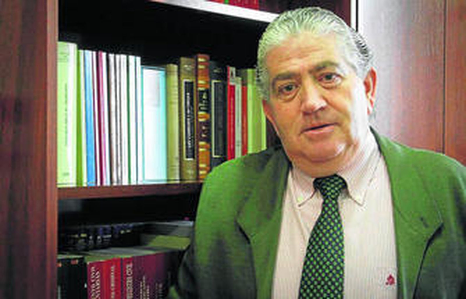 Rogelio Muñoz Oya, en su despacho del edificio del Banco de España, sede de la Fiscalía Superior de Andalucía.