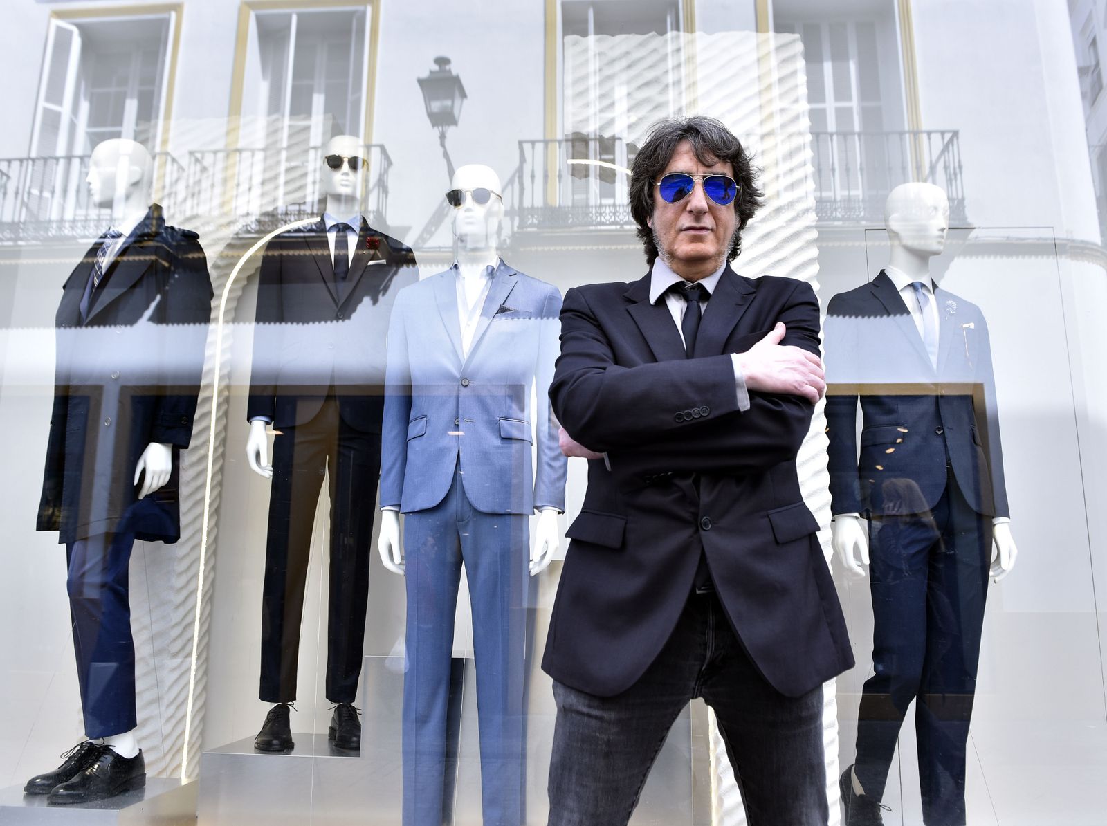 El guitarrista y cantante  Andrés Herrera 'Pájaro' actúa este miércoles en el Parque Alcosa.