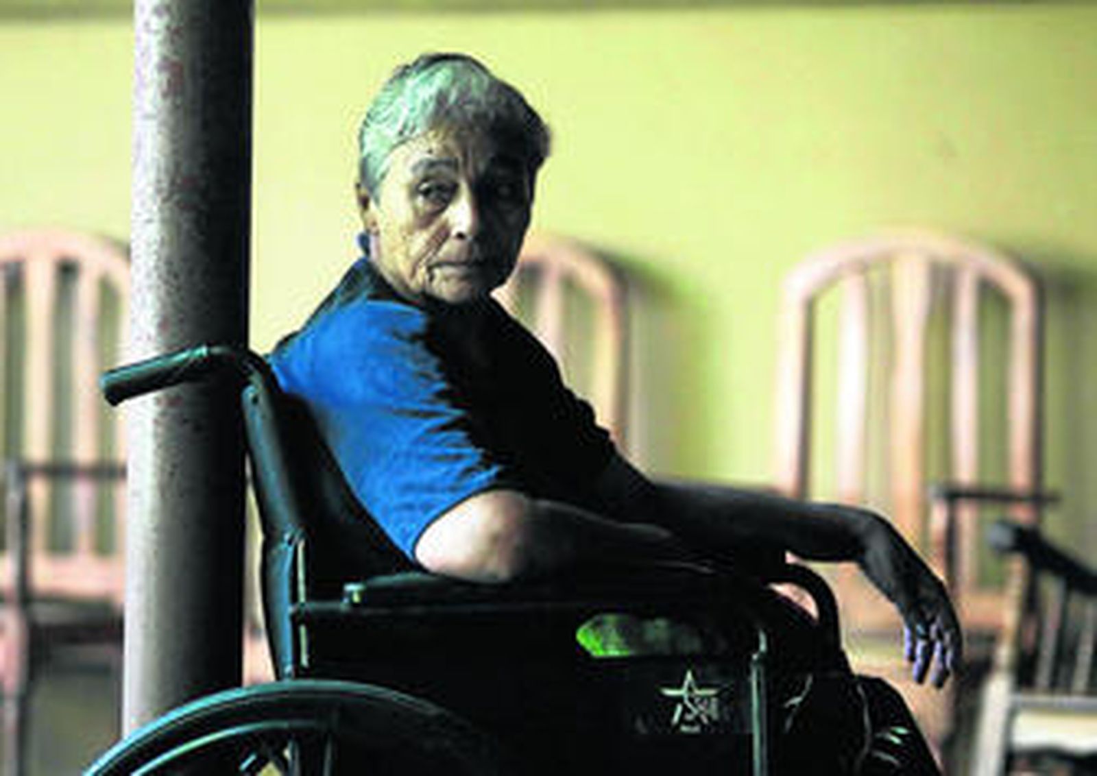 La silla de ruedas es el gran fantasma que aterroriza a los pacientes de esclerosis múltiple.