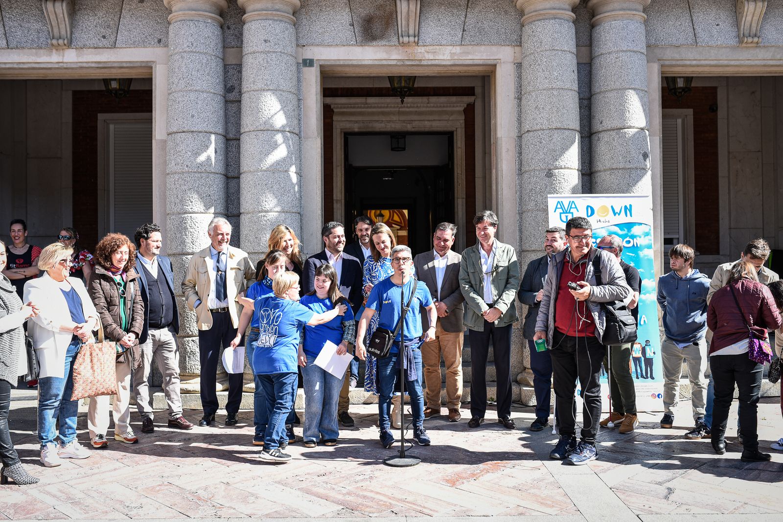 Imágenes de la lectura del manifiesto Día Internacional del Síndrome Down