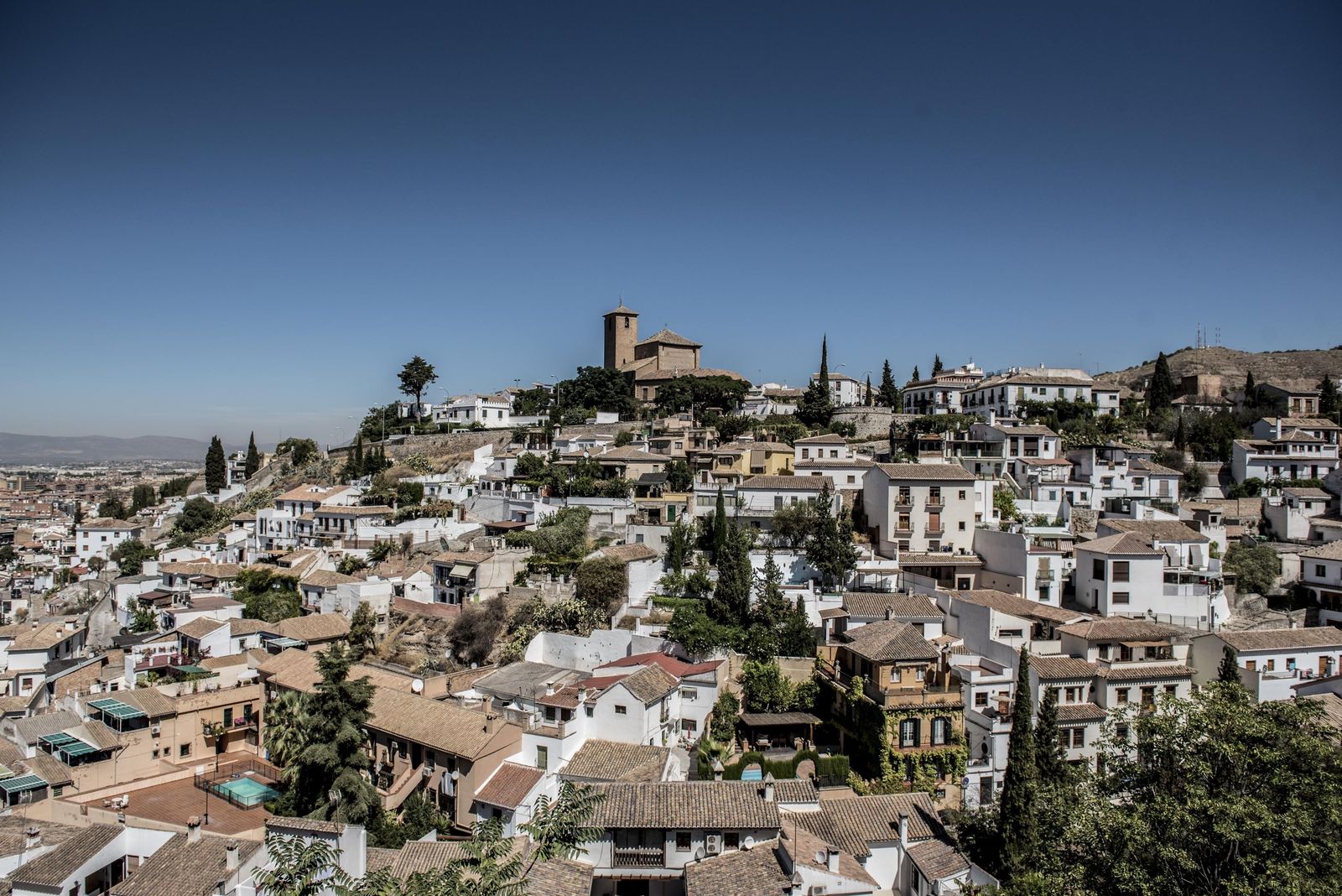 La ruta propone un recorrido por distintos enclaves granadinos como el convento de las Carmelitas Descalzas.
