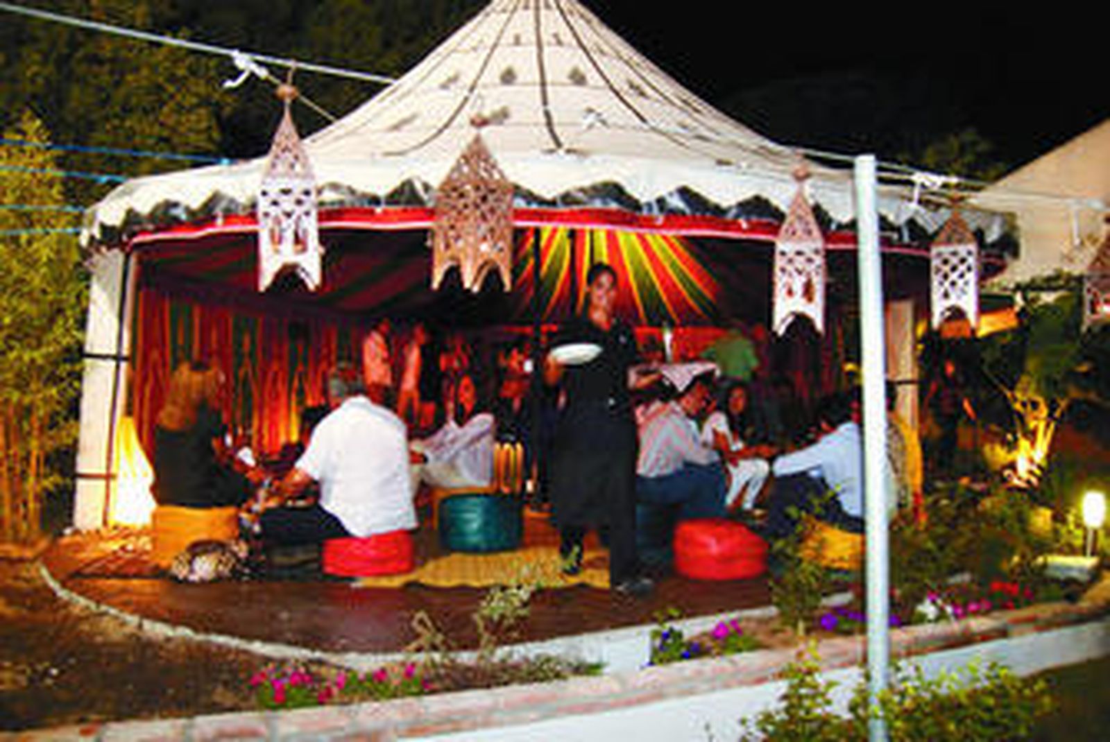 La jaima de 'El Laúl' fue inaugurada en la noche del jueves.