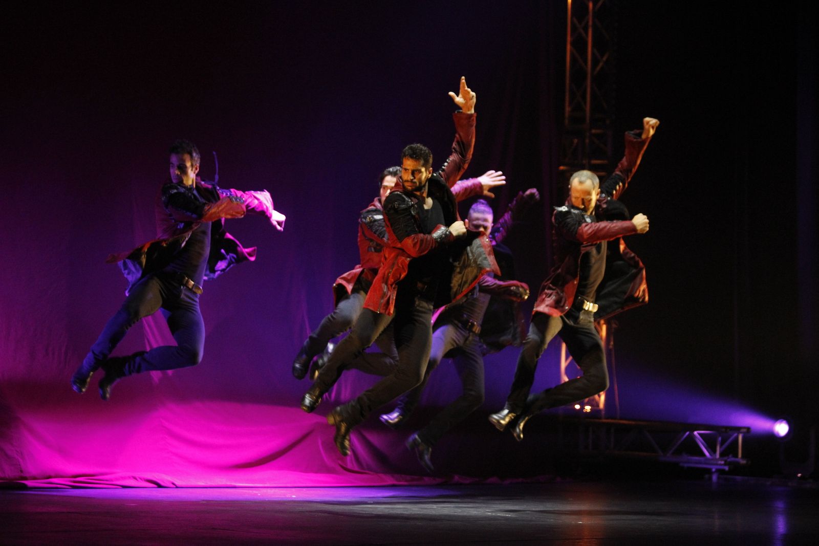 Las imágenes de la actuación del grupo Los Vivancos