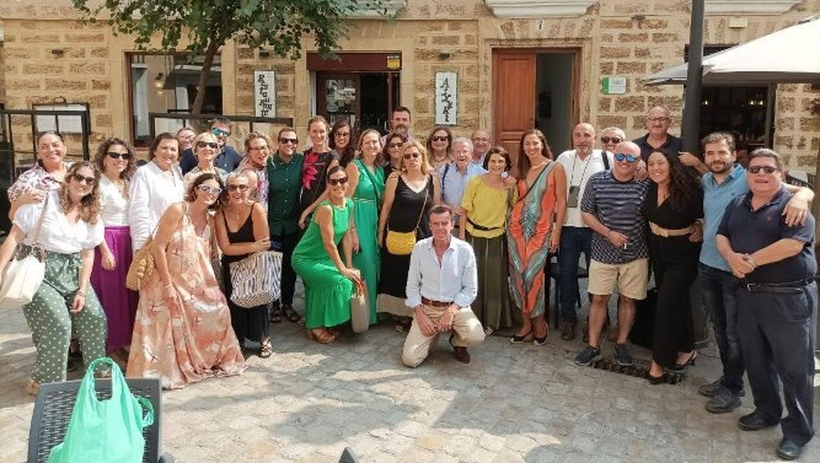 Pedro Bellido, Carlos Aranda, José María Berenguer, Juan Bernal, María del Mar Blanco, Beatriz Bocardo, Miriam Cepero, Alba Cordero, Carmina Domínguez, Margarita Gaztelu, Rafael Marín, Andrés Reina, Sara Gomila, María Luisa Fernández Falcón, Antonio Navarro, Tacho Abreu, Manuel Castro, Mercedes Ganges, Isabel Morales, María José Piñero, Carlos Del Barco, María Jesús, Lloréns, Taitiana Ramos, Lola Rodríguez, Rocío De la Cruz, Mónica Montilla Carmela Guisado, Esther Roquette, Jesús Andría, Virginia Ariza, Rocío Cortés, Lourdes Roldán, Carmen Salazar, José Vargas, Amparo Bellón, José María Costa, Nita Delgado, Paola Romero y Lidya Sánchez.