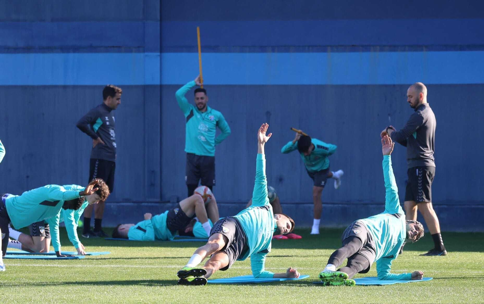 El Málaga CF regresa del parón con risas y una alegría