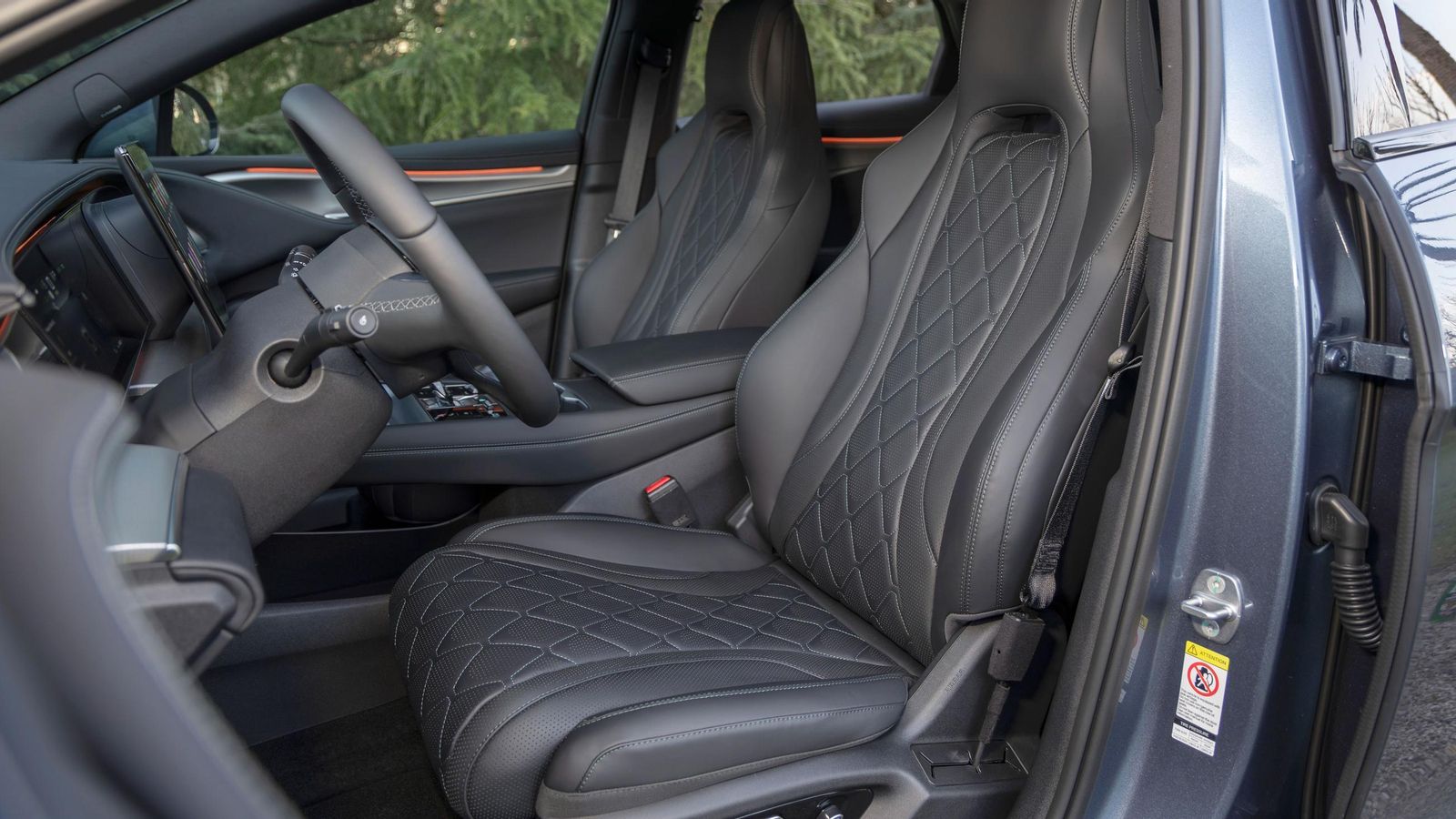 Por anchura o altura, el Sealion 7 está entre lo mejor de su categoría. Estos asientos son muy confortables tanto por su mullido, como por ajustes o funciones.