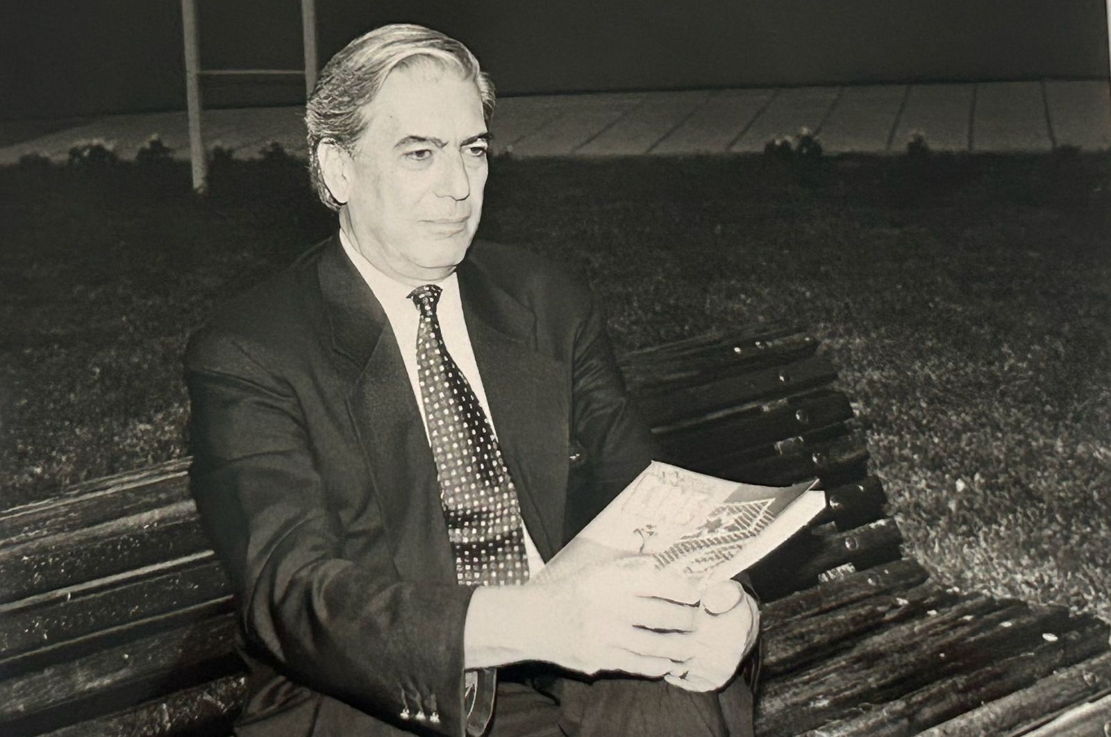 Las mejores imágenes del paso de Mario Vargas Llosa por Huelva en 1995, cuando fue presidente del jurado del Festival de Cine Iberoamericano