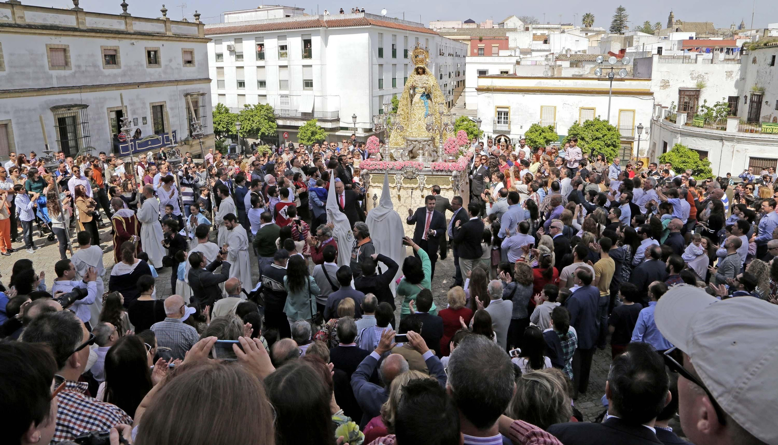 La Virgen de la Luz en el reducto de la Catedral poco antes de iniciar su recogida.