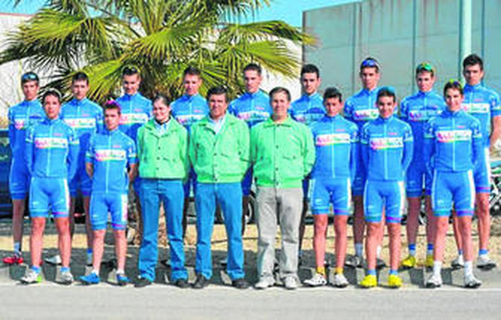 Sánchez, el tercero a la izquierda en la fila de arriba, con la plantilla júnior del Andalucía.