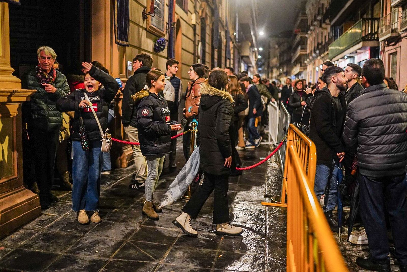 Fotos: San Agustín cierra la jornada de suspensiones en el Lunes Santo de Granada