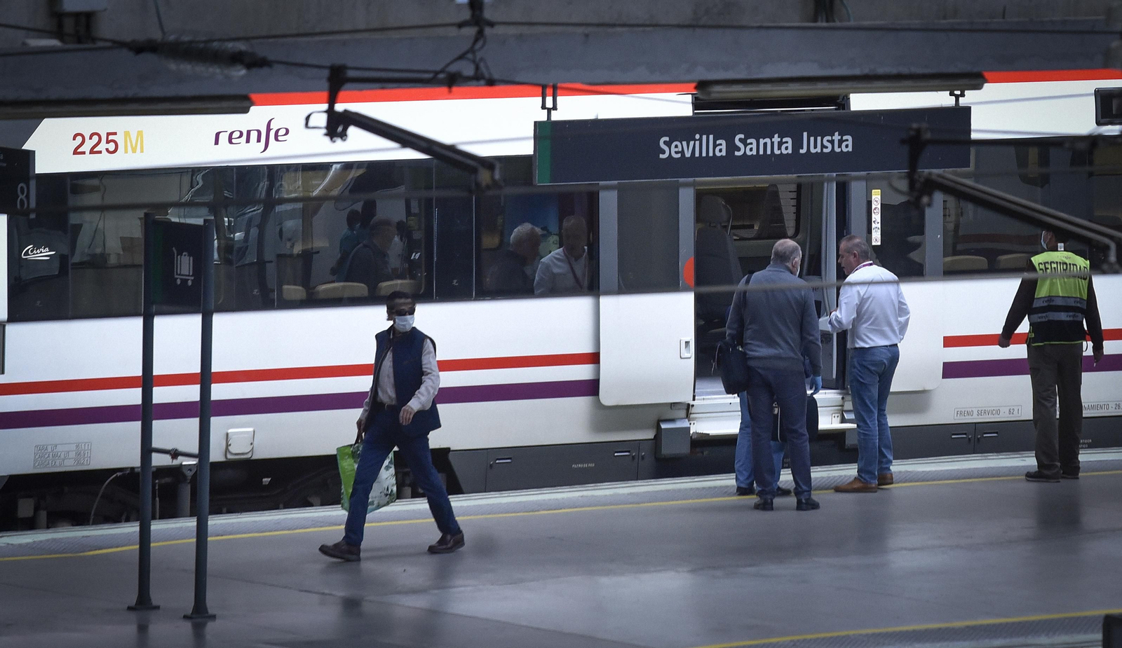 La resistencia en las calles de Sevilla por el estado de alarma: de Santa Justa a Plaza de Armas