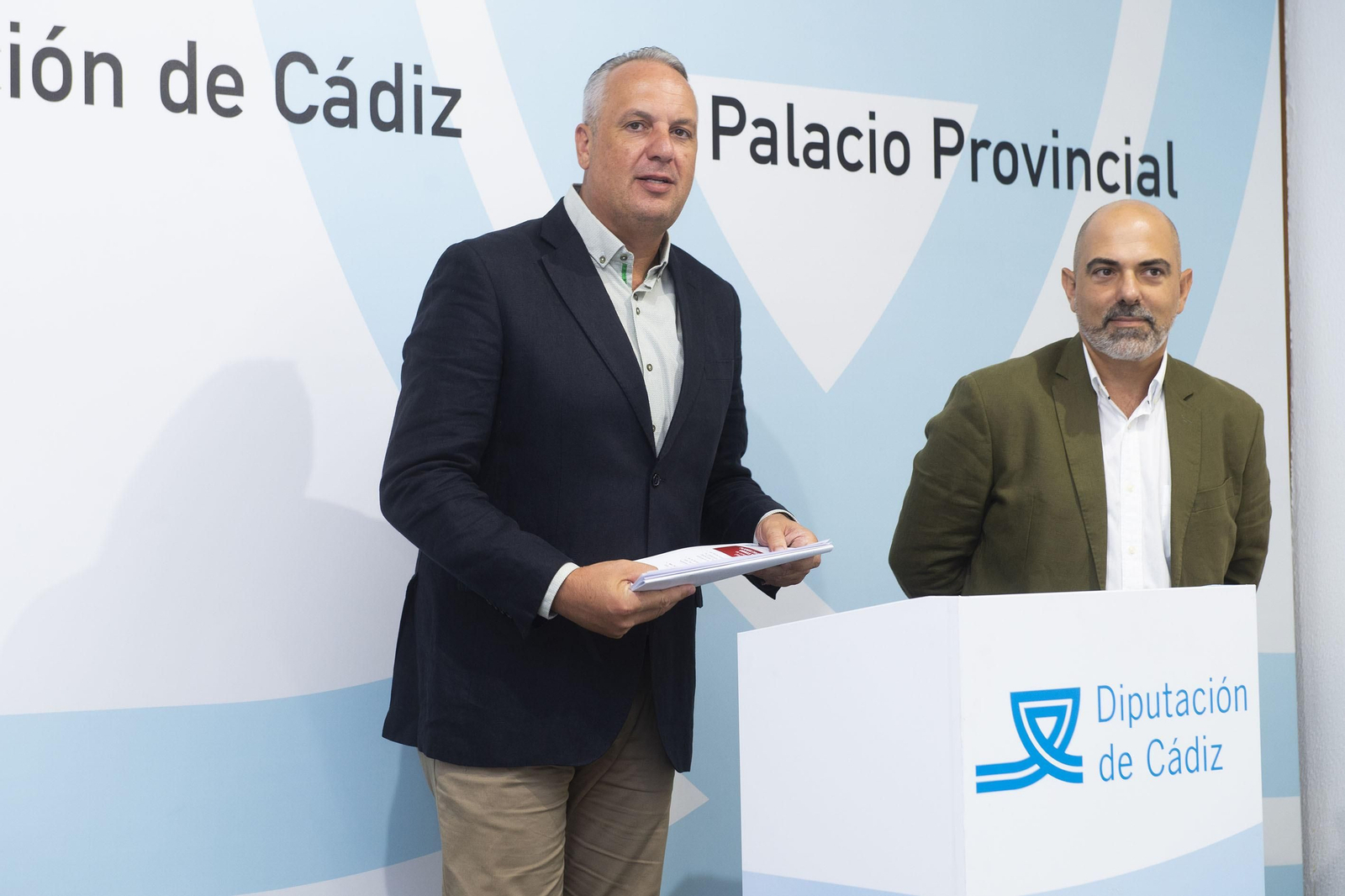 Manuel Chacón con el presidente de la Diputación, Ruiz Boix