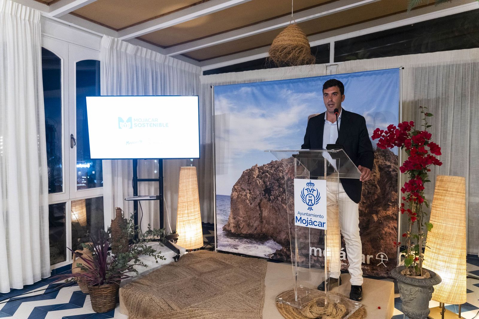 La presentación de 'Mojácar Sostenible' y la entrega del Indalo de Oro a Ricardo Escudero, en imágenes