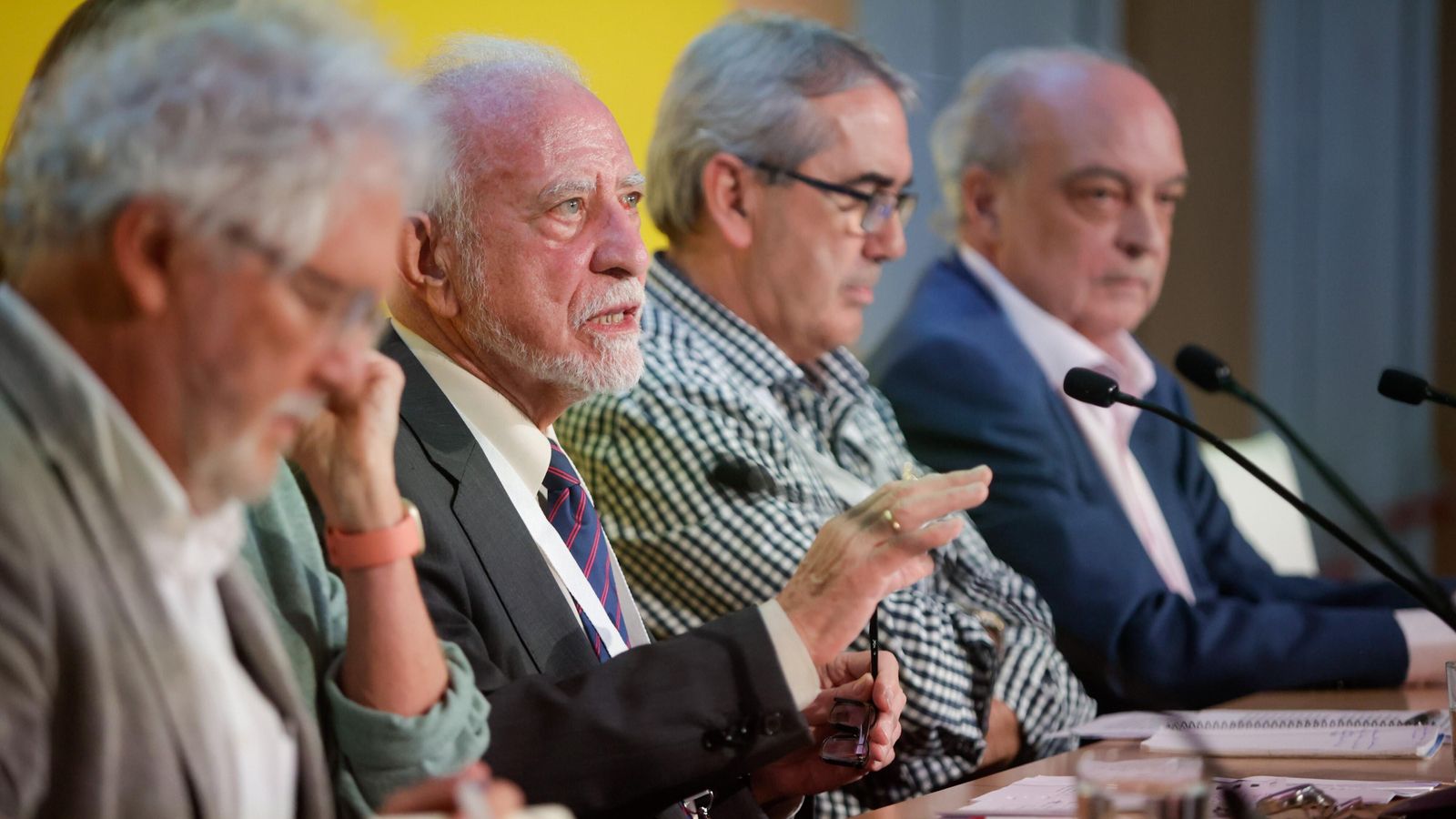 José María Merino presidió la mesa en sustitución de Álvaro Pombo