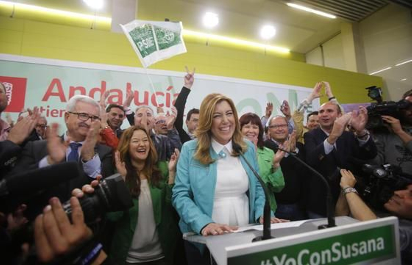 La 'ola susanista' da una victoria "histórica e indiscutible" al PSOE