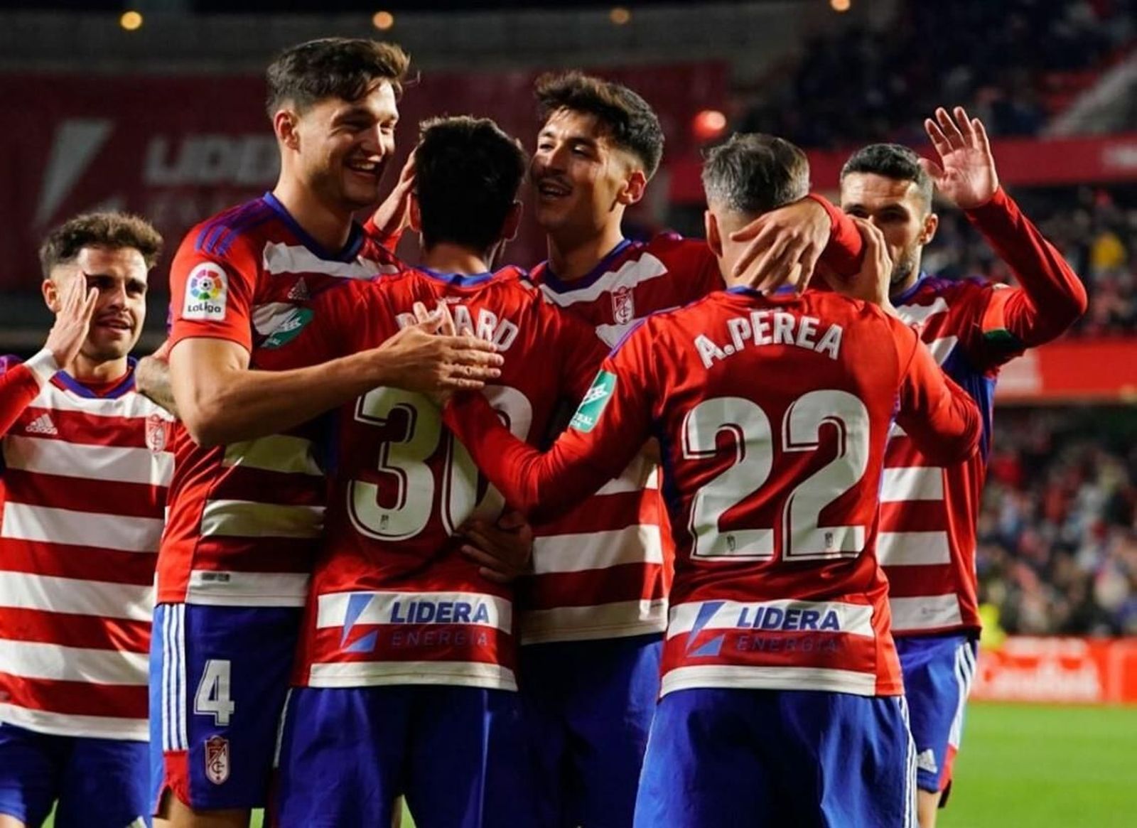 Los jugadores del Granada CF celebran un gol en un partido